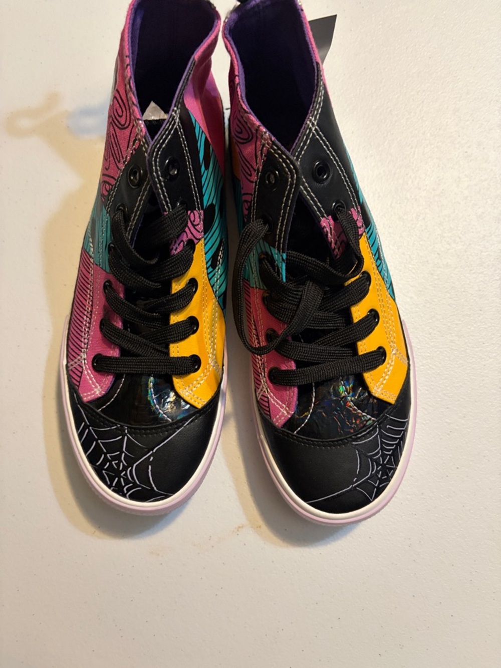 NWT Burtons the night before X-mas High-Top Sneakers BlK Pink Teal Yellow Sz 6.5